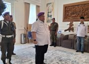 Anton Timbang Tokoh Pertama di Sultra Terima Baret Kehormatan IARMI