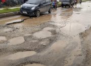 Jalan Menuju Asrama Brimob Kendari Bak Kubangan Kerbau, Pemprov Sultra Terkesan Tutup Mata