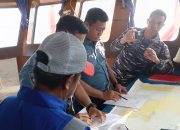KRI Ajak-653 Amankan Kapal Bermuatan Ore Nikel Diduga Melanggar UU Pelayaran di Perairan Wawonii