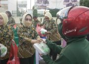 IAD Sultra Berbagi Takjil di Bulan Ramadan