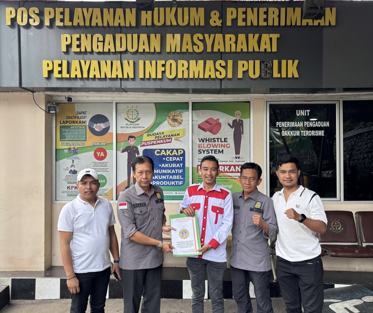Perwakilan DPD LAKI SULTRA menyampaikan aduan di Kejagung RI.