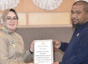 Wali Kota Kendari Serahkan Raperda RPJMD untuk Dibahas Dewan