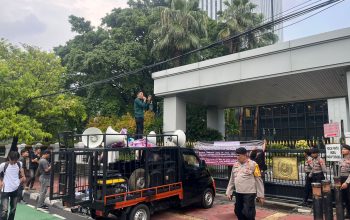 Aksi Damai, Relawan Keadilan Minta MA Evaluasi Pengadilan dan Penetapan Non-eksekutabel Kasus Sengketa Lahan Kopperson