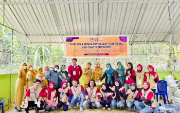 Mahasiswa KKN Tematik Ajari Warga Kambu Pembuatan Pupuk Kompos di Kebun Raya UHO