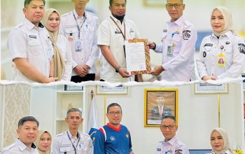 Sekda Kota Kendari Serahkan Surat Tugas Plt Kabag Protokol dan Kabid Perdagangan