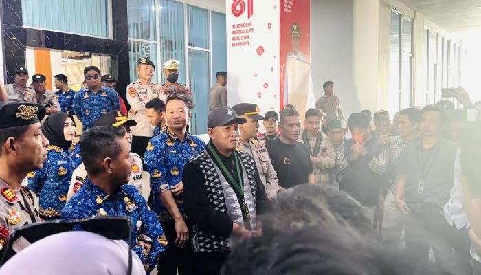 Tegas, Wawali Kota Kendari Sudirman Minta Pedagang Eceran Tak Boleh Lagi Jual BBM Subsidi : Beri Waktu 5 Hari Habiskan Stok, Setelah Itu Bakal Mulai Ditertibkan