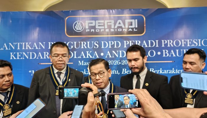 Harris Arthur Kukuhkan Empat DPD Peradi Profesional Sultra, Advokat Didorong Beri Manfaat Nyata