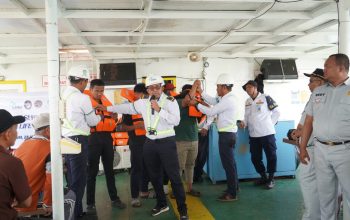 Peringati Bulan Keselamatan Transportasi, Jasa Raharja Sultra Bersama KSOP Kendari dan ASDP Edukasi Penumpang KMP Bahteramas